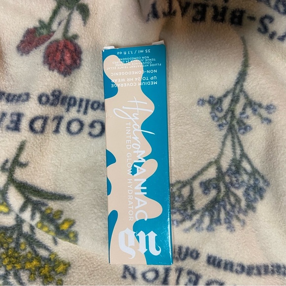 Urban Decay Tinted Glow Hydromaniac Foundation - Picture 1 of 5